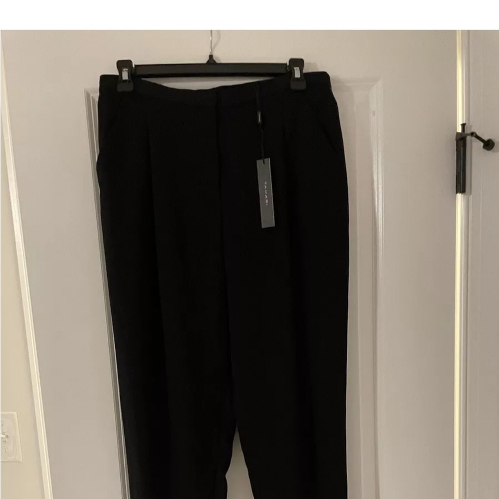 Brand New With Tags Tahari Black Petar Pants. Size 6